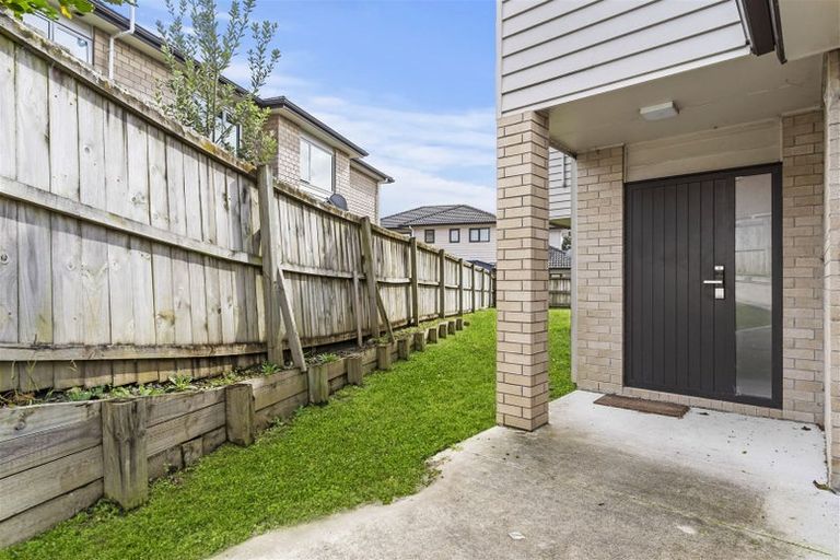 Photo of property in 6 Kirikiri Drive, Papakura, 2110