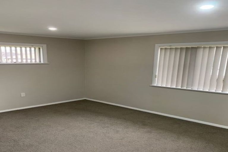 Photo of property in 24 Sutton Crescent, Papakura, 2110