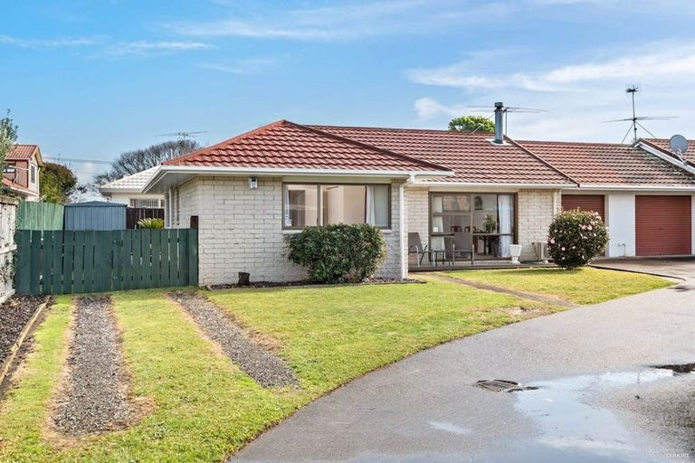 Photo of property in 2/27a Scott Road, Papakura, 2110
