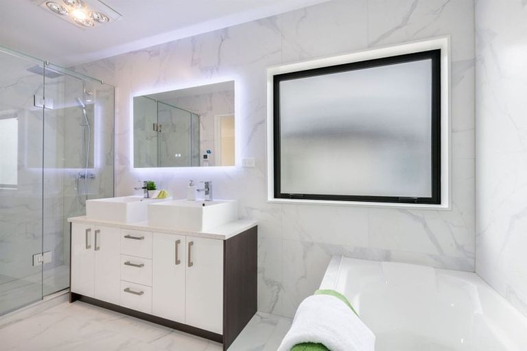 Photo of property in 94 Tir Conaill Avenue, Flat Bush, Auckland, 2019