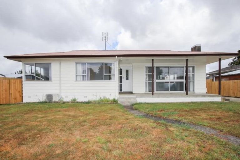 Photo of property in 14 Oakfield Crescent, Pukete, Hamilton, 3200