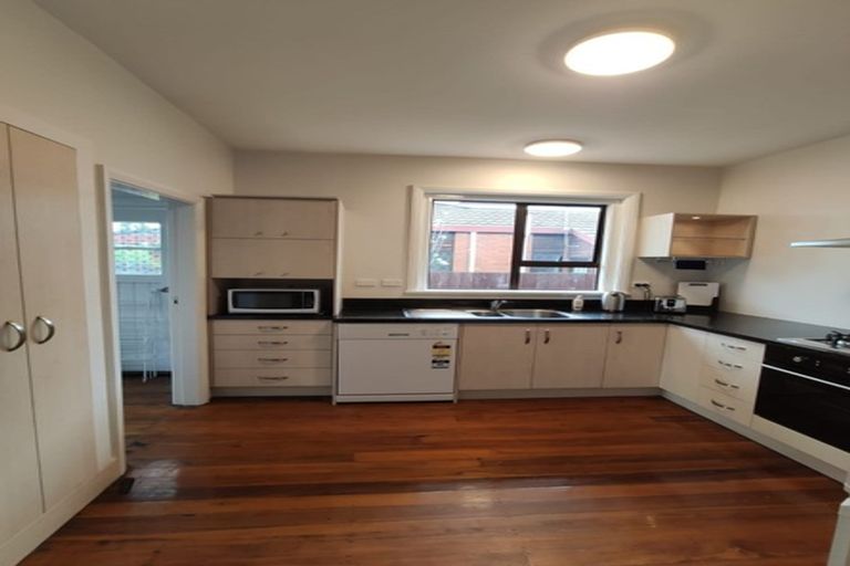 Photo of property in 2/15 Waimairi Road, Upper Riccarton, Christchurch, 8041