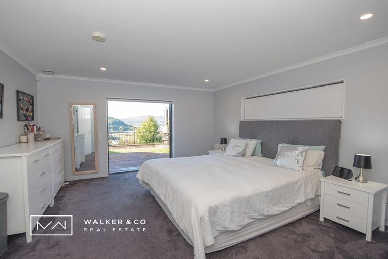 Photo of property in 22 James Nairn Grove, Riverstone Terraces, Upper Hutt, 5018