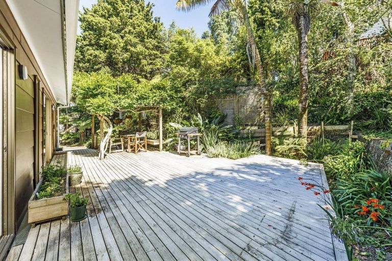 Photo of property in 9 Geoffrey Road, Torbay, Auckland, 0630