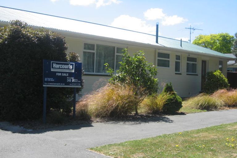 Photo of property in 35 Lochee Road, Upper Riccarton, Christchurch, 8041