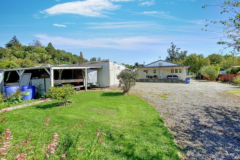 Photo of property in 10 Paraekaretu Street, Hunterville, 4730