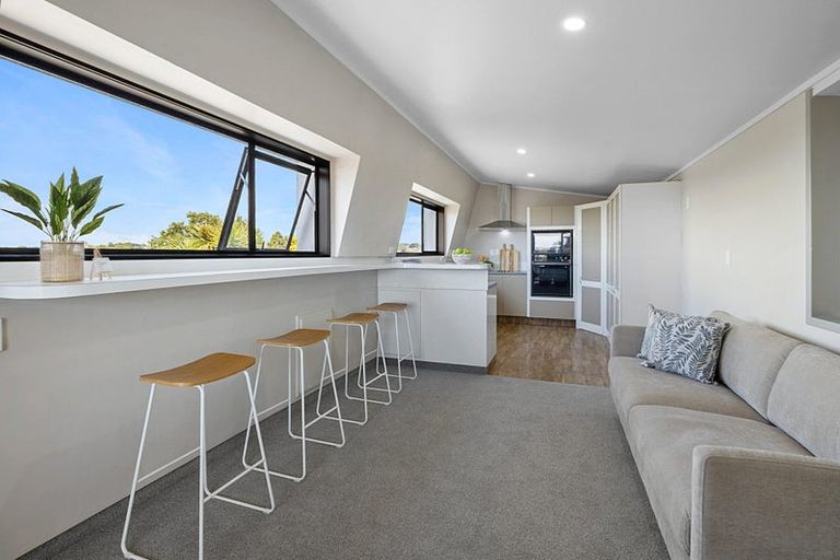 Photo of property in 8 Julian Place, Westown, New Plymouth, 4310