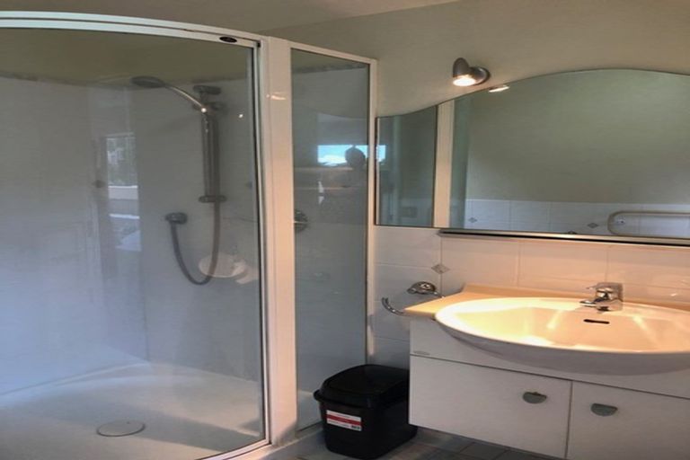 Photo of property in 4 Adelie Place, Murrays Bay, Auckland, 0630