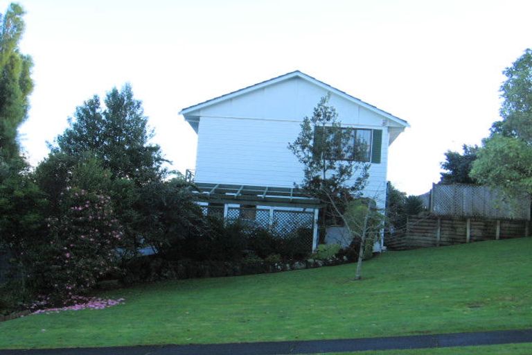 Photo of property in 4 Elsted Place, Goodwood Heights, Auckland, 2105