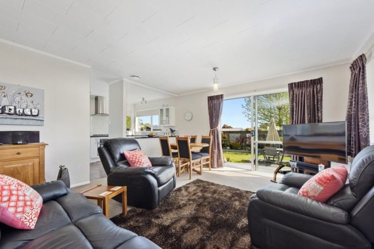 Photo of property in 28a Roband Crescent, Brown Owl, Upper Hutt, 5018