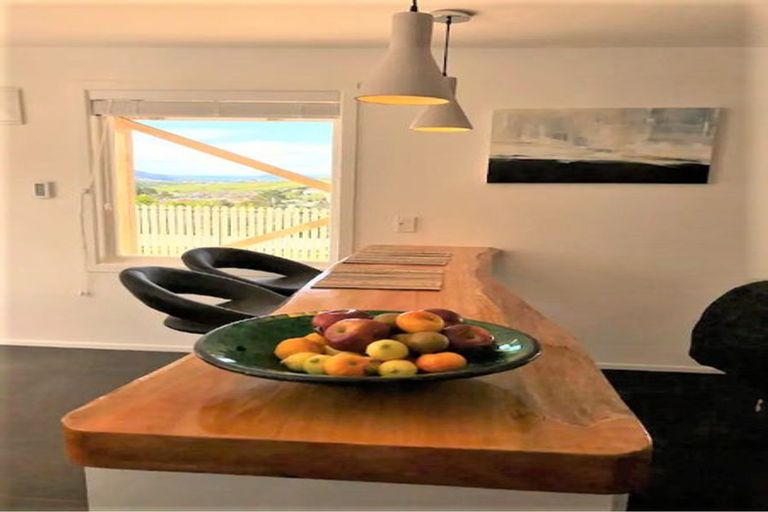 Photo of property in 30 Brooker Grove, Newlands, Wellington, 6037