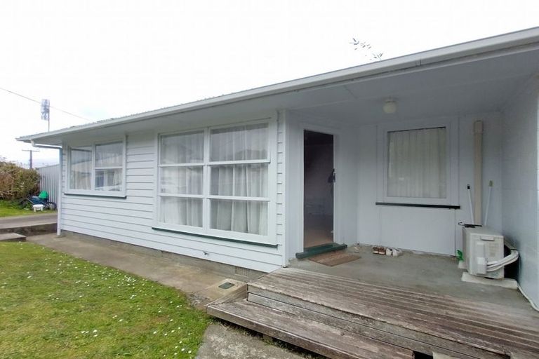 Photo of property in 42b Black Rock Road, Newlands, Wellington, 6037