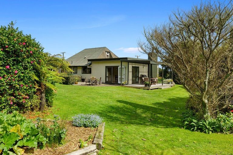 Photo of property in 43 Te Horo Hautere Cross Road, Te Horo, Otaki, 5582