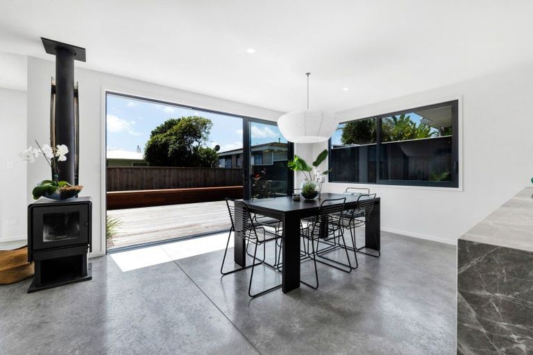 Photo of property in 5b Strandon Place, Strandon, New Plymouth, 4312