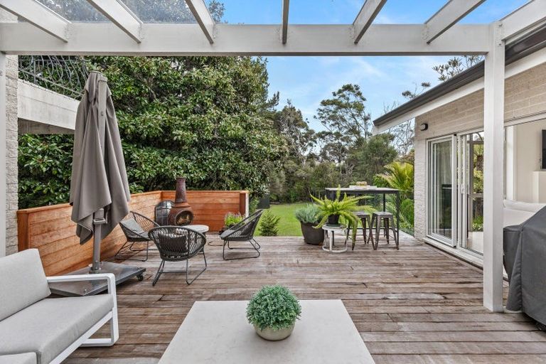 Photo of property in 21 Churchouse Road, Greenhithe, Auckland, 0632