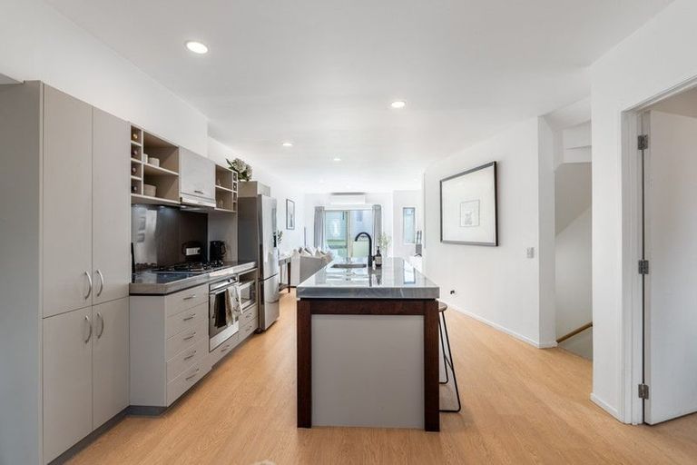 Photo of property in Providence Of Eden, 4/21 Hunters Drive, Three Kings, Auckland, 1024