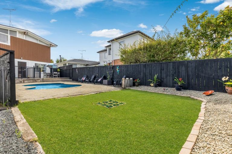 Photo of property in 12 Finlow Drive, Te Atatu South, Auckland, 0610