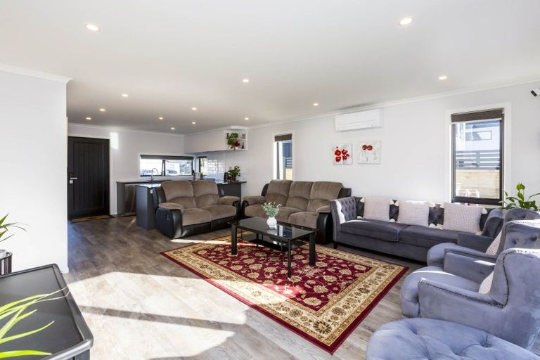 Photo of property in 18 Dahl Drive, Wallaceville, Upper Hutt, 5018