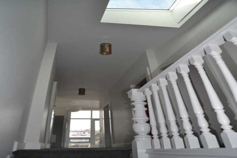 Photo of property in 29 Queen Street, Mount Victoria, Wellington, 6011