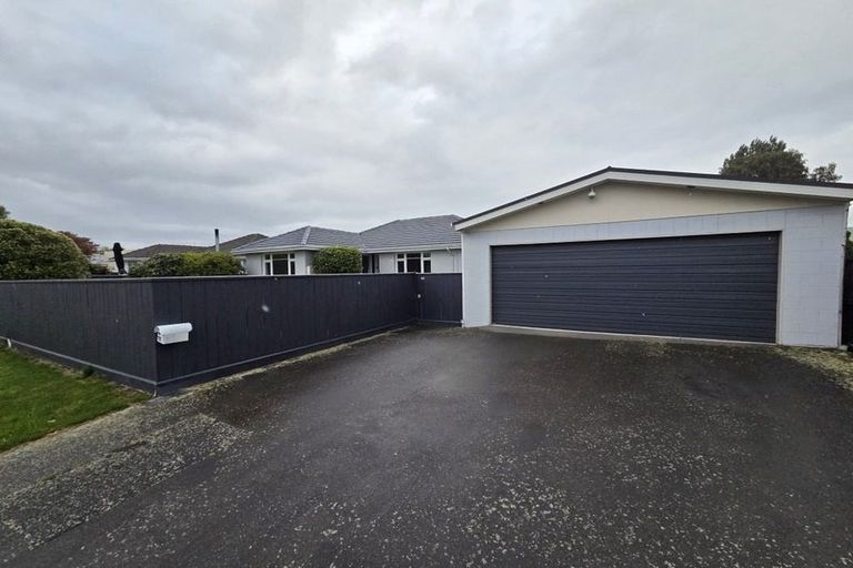 Photo of property in 11 Grimseys Road, Redwood, Christchurch, 8051