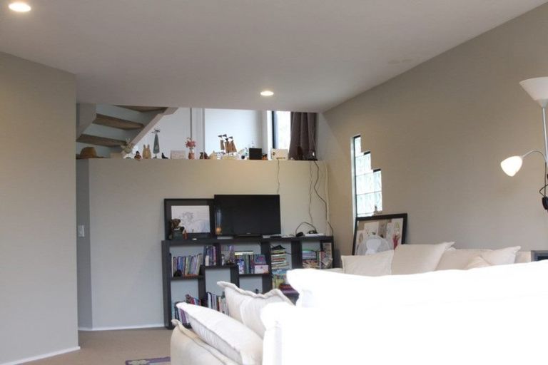 Photo of property in 2/8 Sunnynook Road, Sunnynook, Auckland, 0620