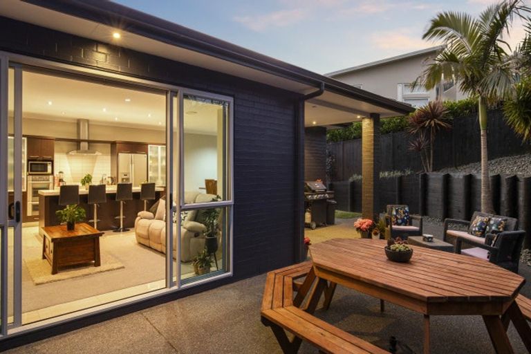 Photo of property in 23 Ina Ville Drive, Pukekohe, 2120