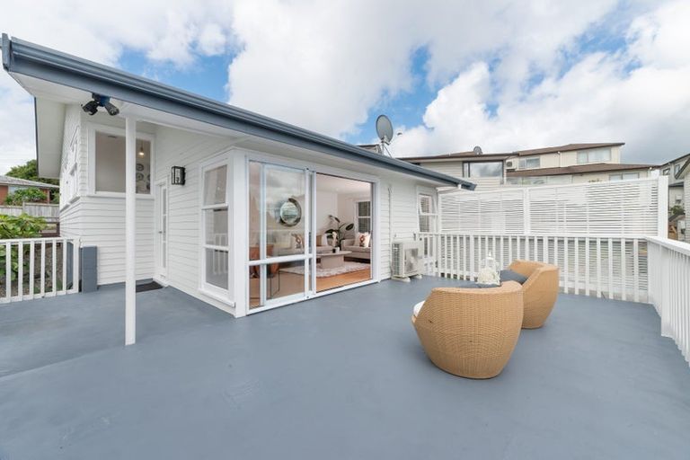 Photo of property in 8 Hauraki Crescent, Pinehill, Auckland, 0632