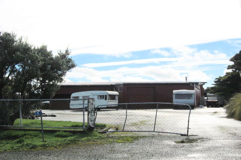 Photo of property in 1 Blyth Street, Woodend, Invercargill, 9877