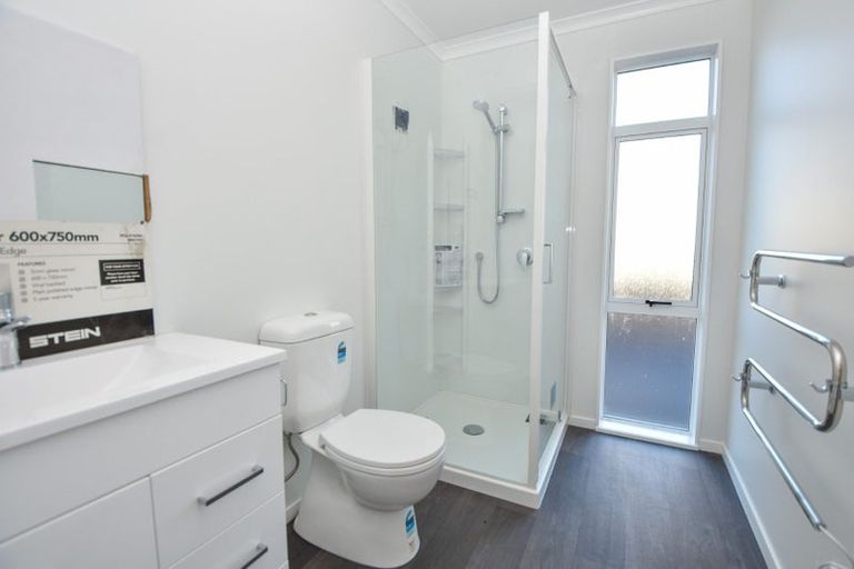 Photo of property in 2f Garner Place, Glenfield, Auckland, 0629