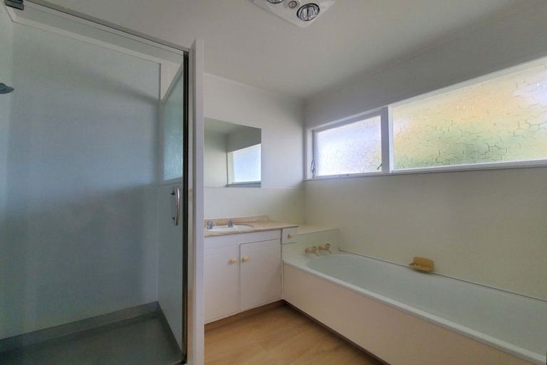 Photo of property in 64 Ray Small Drive, Pahurehure, Papakura, 2113