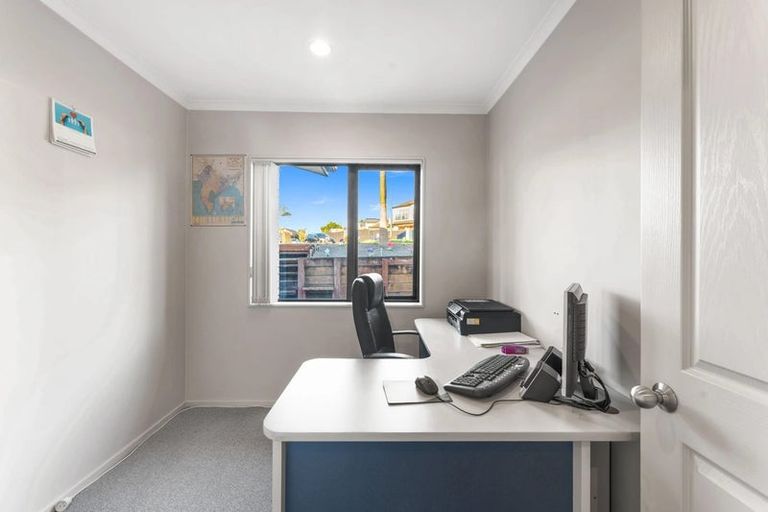 Photo of property in 2 Goh Place, Manurewa, Auckland, 2105