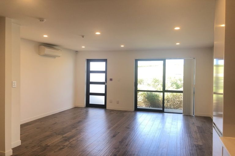 Photo of property in 22 Peony Mews, Oteha, Auckland, 0632