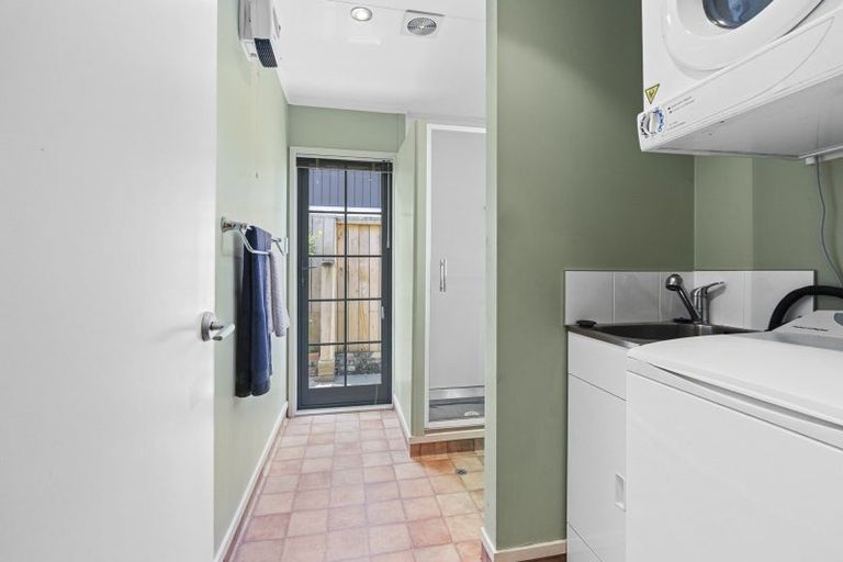 Photo of property in 18 Hine Street, New Plymouth, 4310