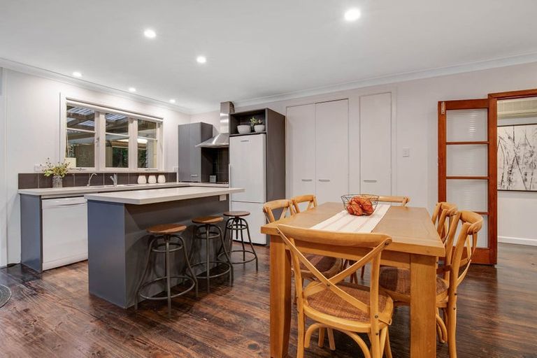 Photo of property in 3 Moffat Road, Red Beach, 0932