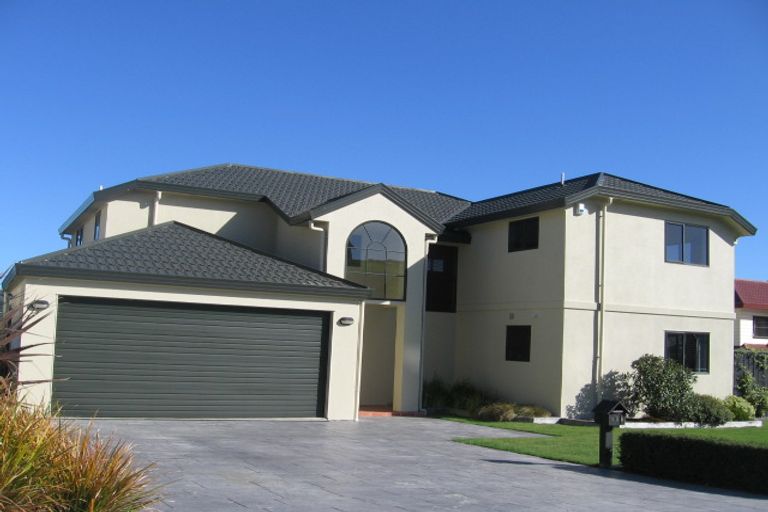 Photo of property in 138 Woodman Drive, Tawa, Wellington, 5028