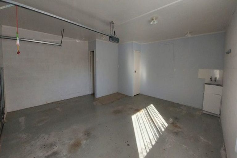 Photo of property in 187 Edmonton Road, Te Atatu South, Auckland, 0610