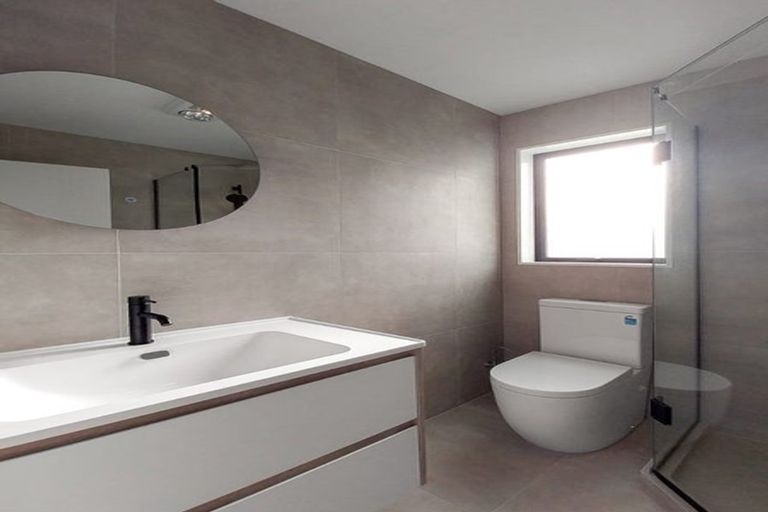 Photo of property in 1/285 Te Atatu Road, Te Atatu South, Auckland, 0610