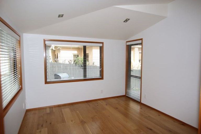 Photo of property in 2/162 East Coast Road, Forrest Hill, Auckland, 0620