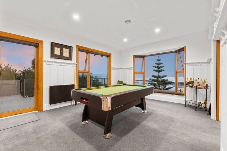 Photo of property in 109 Moncks Spur Road, Redcliffs, Christchurch, 8081