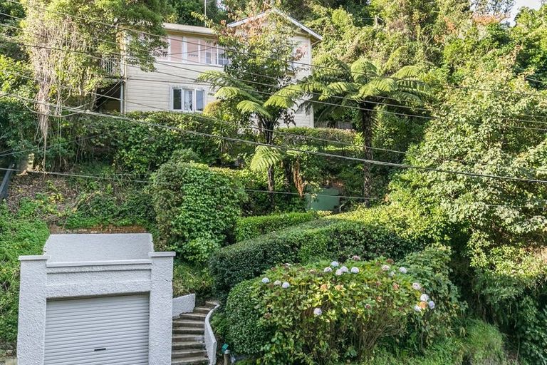 Photo of property in 6 Governor Road, Northland, Wellington, 6012