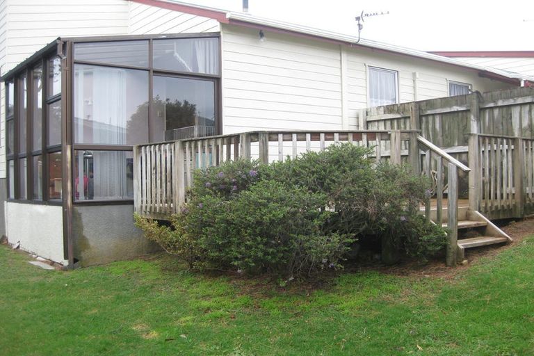 Photo of property in 41 Colchester Crescent, Newlands, Wellington, 6037