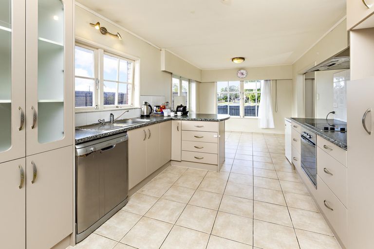 Photo of property in 1 Sunnypark Avenue, Rosehill, Papakura, 2113