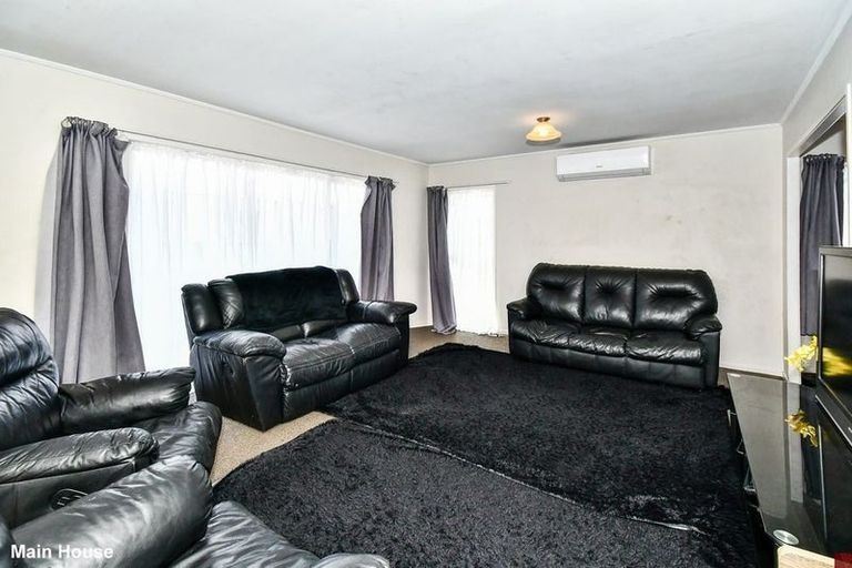 Photo of property in 426 Roscommon Road, Clendon Park, Auckland, 2103