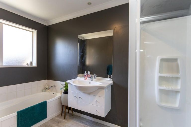 Photo of property in 16 Te Pihopa Way, Aidanfield, Christchurch, 8025