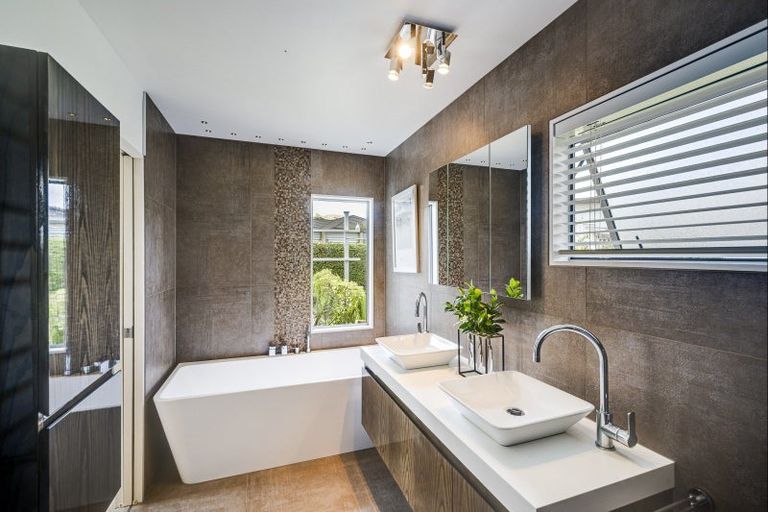 Photo of property in 46 Hikanui Drive, Havelock North, 4130