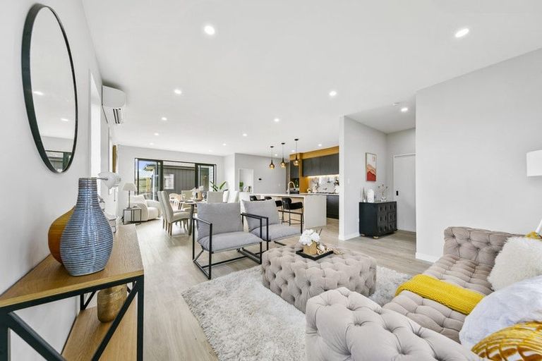 Photo of property in 63 Mcindoe Road, Kumeu, 0810