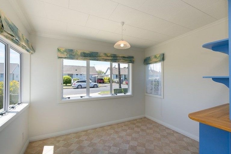 Photo of property in 10 Union Street, Merrilands, New Plymouth, 4312