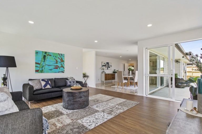 Photo of property in 8 Magnum Drive, Kumeu, 0810