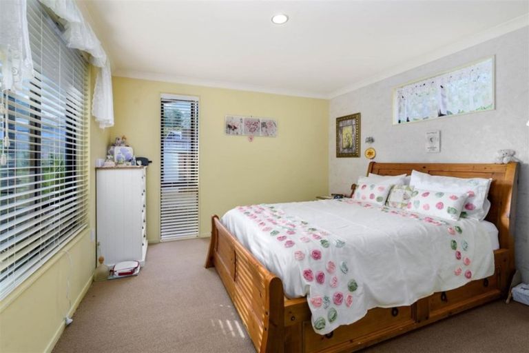 Photo of property in 2 Caulfield Place, Pukehangi, Rotorua, 3015