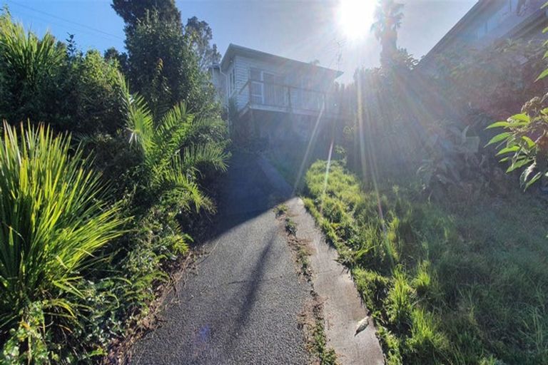 Photo of property in 9 Carlisle Road, Torbay, Auckland, 0630